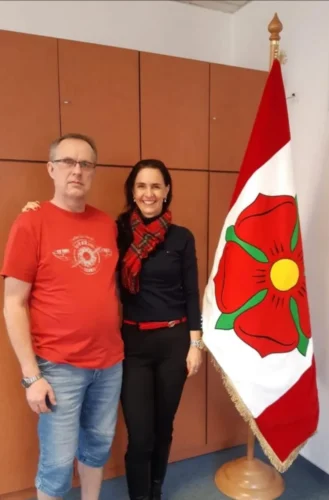 slavnostná sametová vlajka p. starosta plus majitelka Liky - město Bavorov