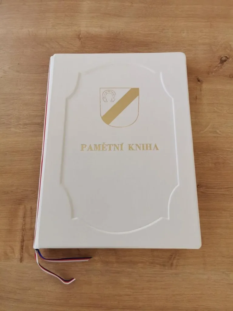 pamětní kniha bílá kožená