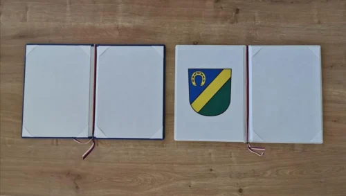 obec Včelná, pamětní kniha bílá, desky