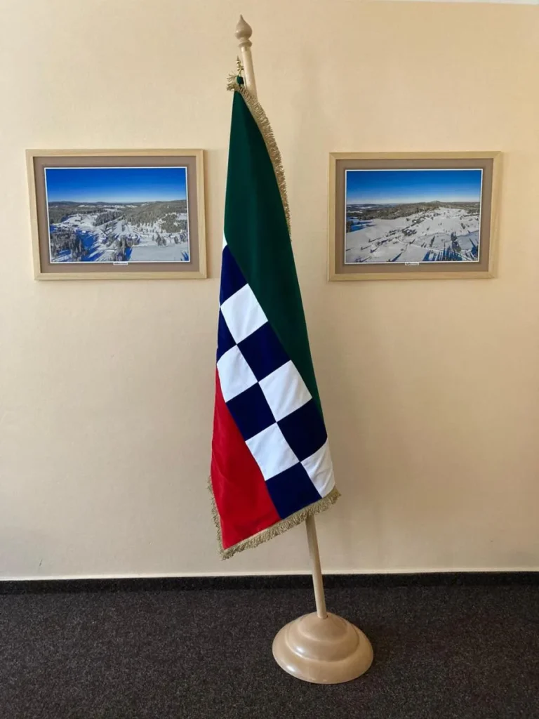 Slavnostní sametová vlajka obce Modrava