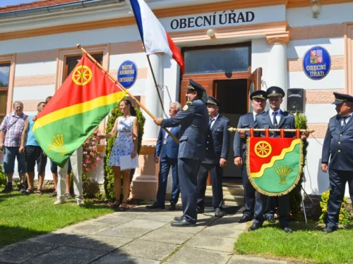 oslavy Mirkovice set vlajka a znak