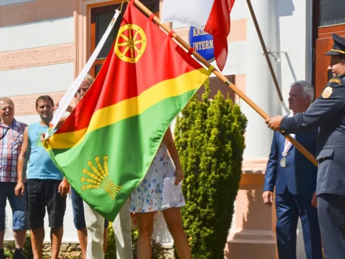 oslavy Mirkovice venkovní polyesterová vlajka na háček