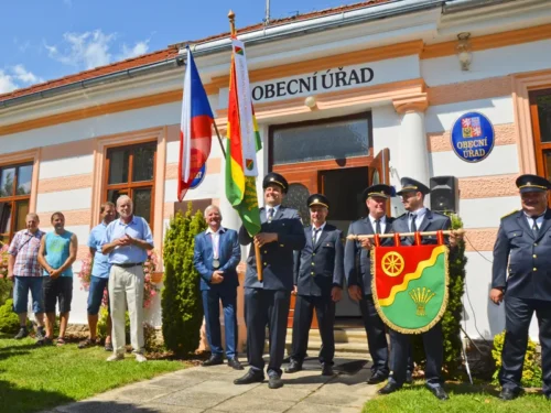 oslavy Mirkovice set vlajka plus znak