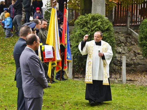 posvěcení slavnostní tištěné vlajky