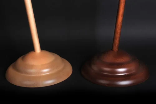 jednoramenný stojan s žerdí světlá a tmavá barva