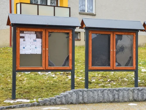 Venkovní úřední desky dřevěné, dřevěné vitríny
