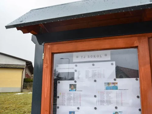 Venkovní úřední desky dřevěné, dřevěné vitríny