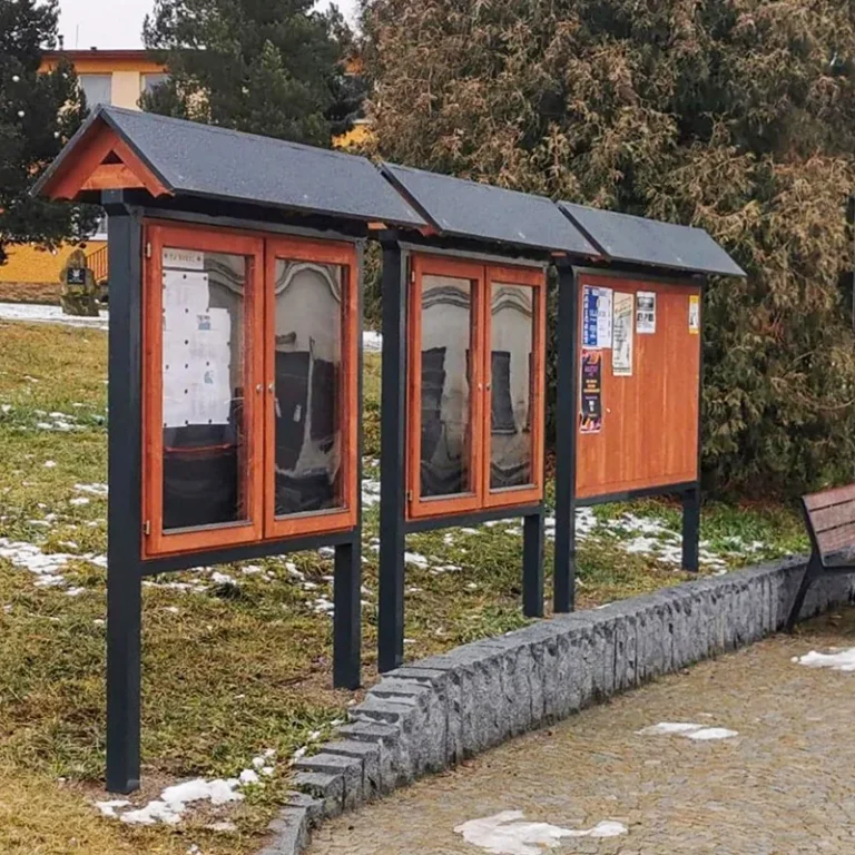 Venkovní úřední desky dřevěné, dřevěné vitríny