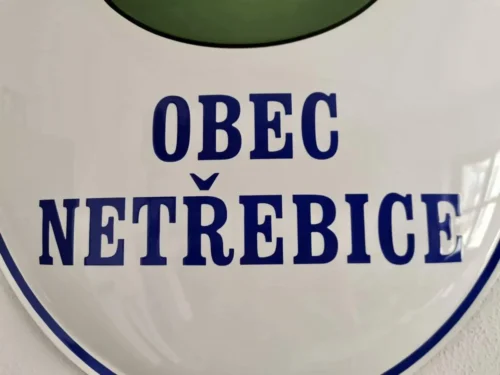 oválný smaltovaný znak Netřebice