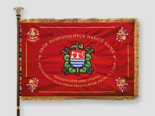 hasičská slavnostní vyšívaná vlajka na žerdi