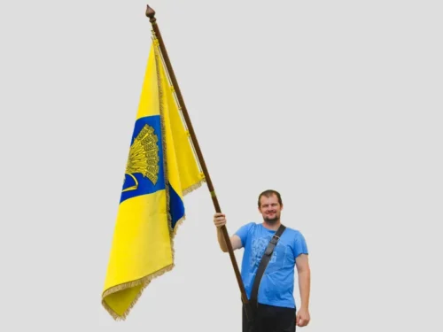 vyšívaná vlajka obce Senice