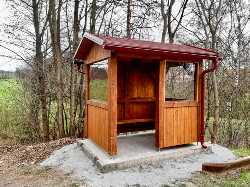 dřevěná zastávka